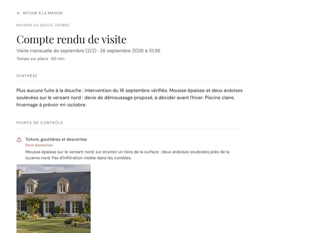 Espace propriétaire : compte rendu d'une visite mensuelle d'une maison de démonstration, avec synthèse, points de contrôle et photo de la toiture.